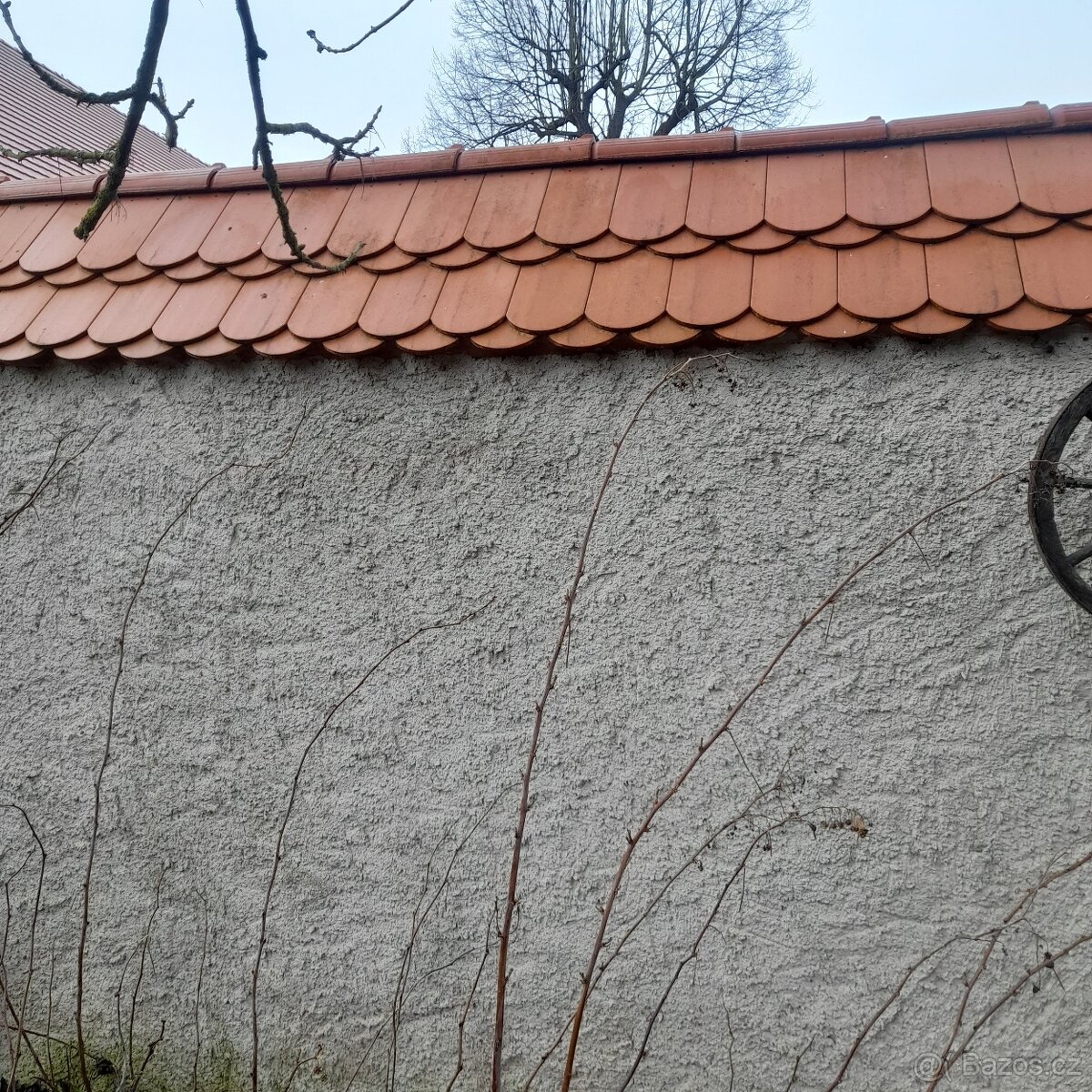 Pěkné bobrovky a hřebeny cca 10 let na střeše