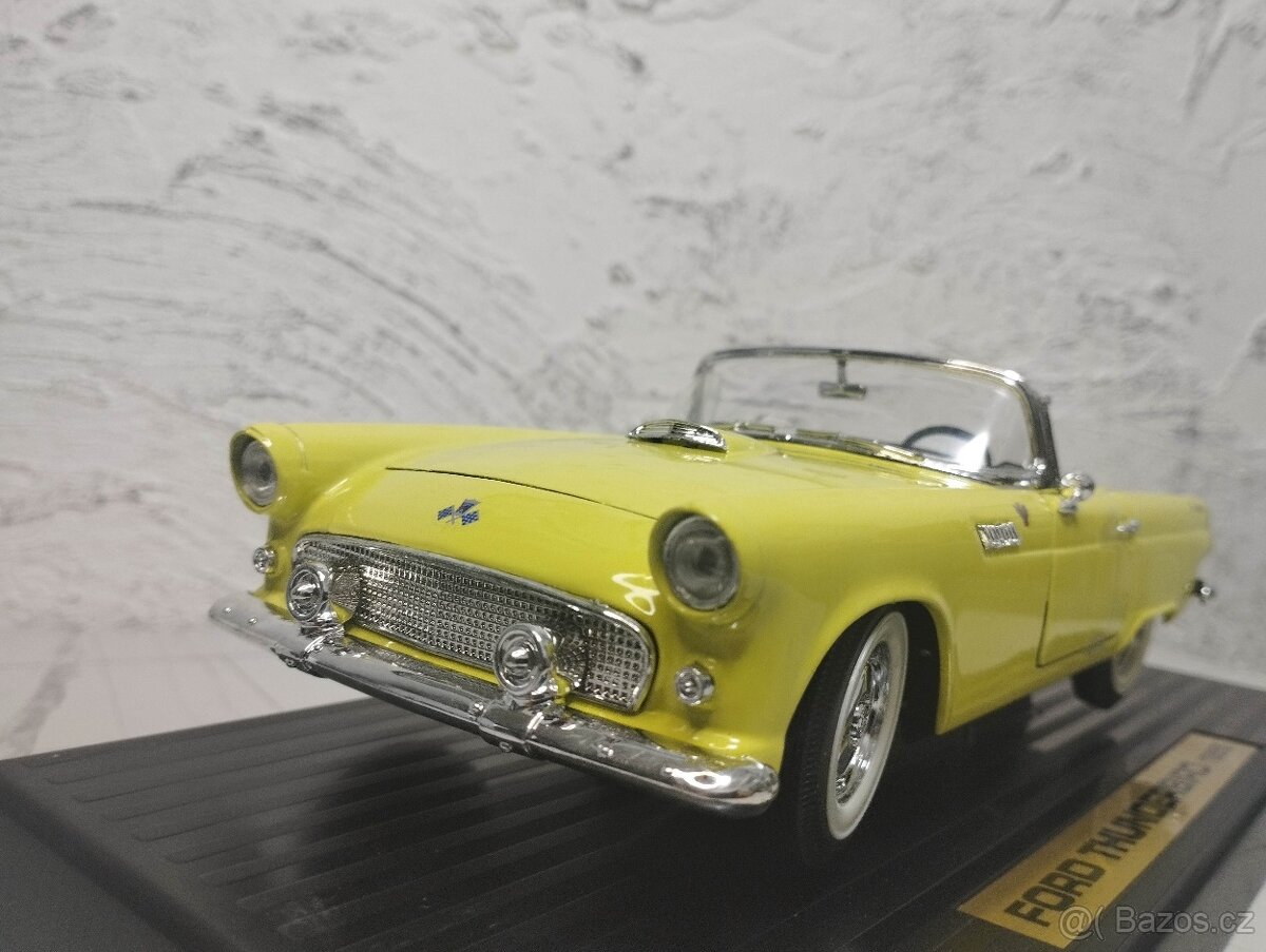 Ford Thunderbird 1955 1/18 Road Tough