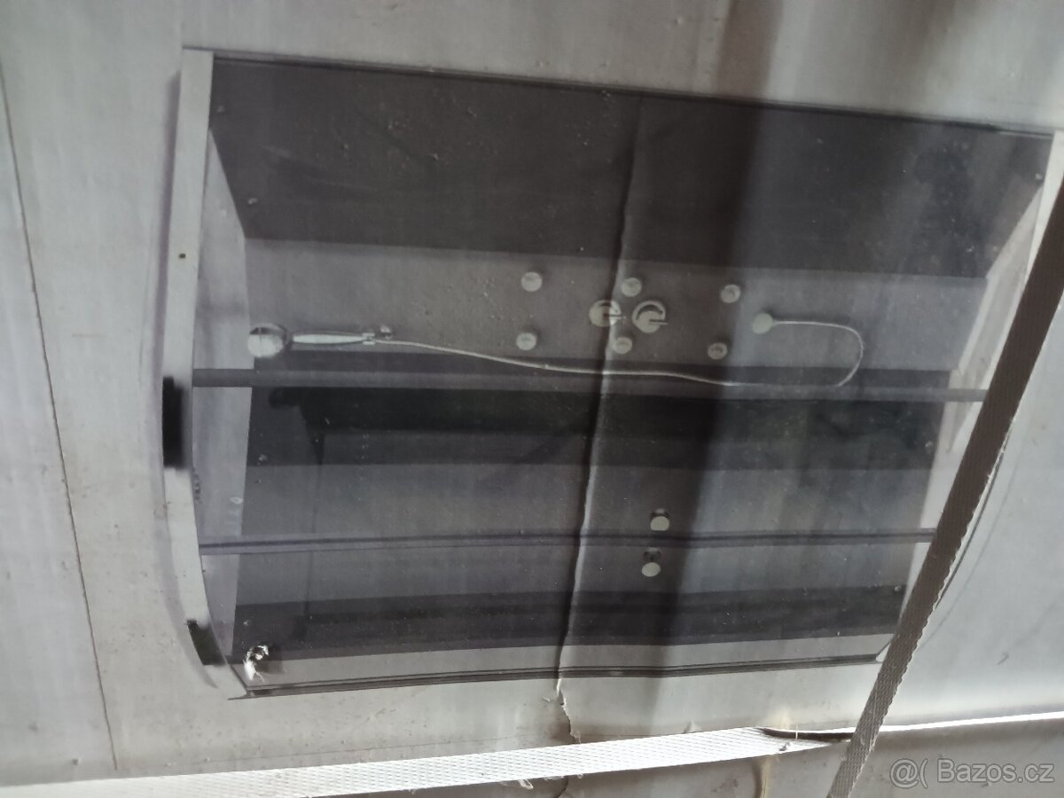 sprchový kout s hlubokou vaničkou