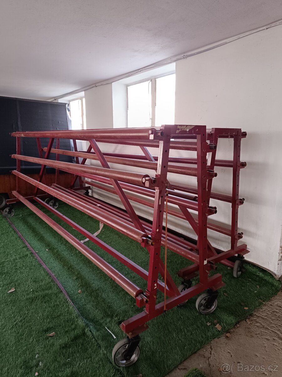 Pojízdné stojany na role koberců, PVC a pod.