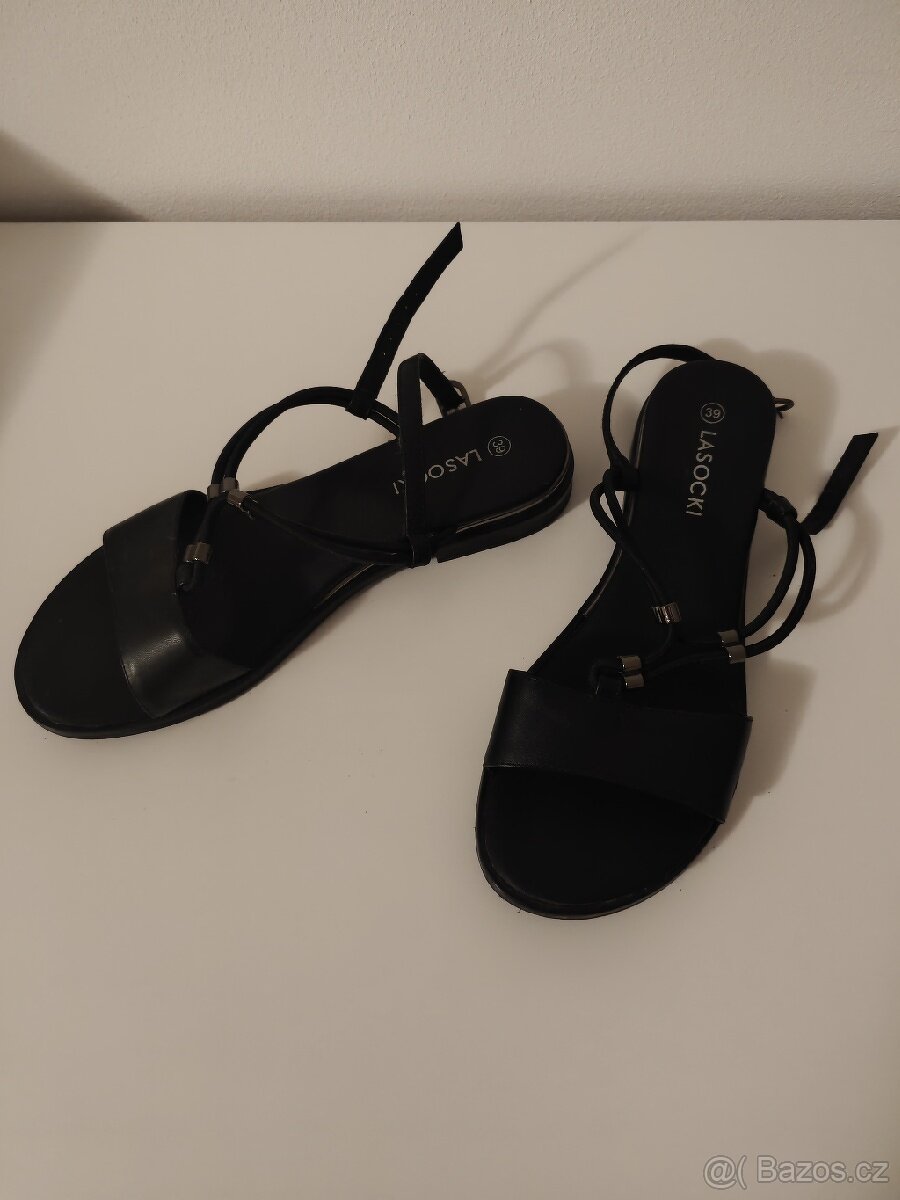 Damske sandaly v.39