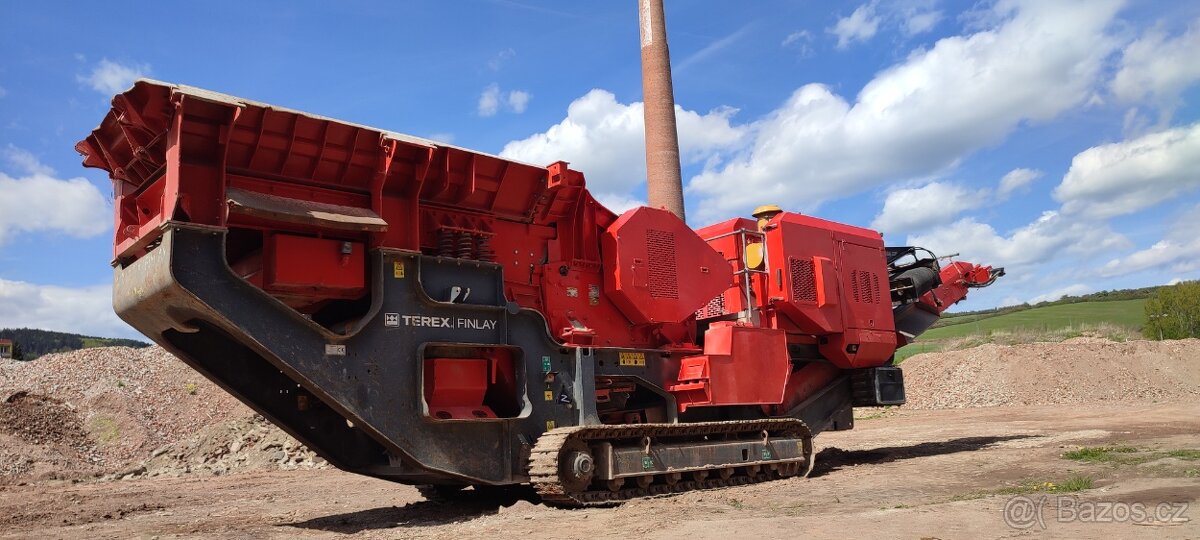 Pronájem drtiče drcený recyklace sutí