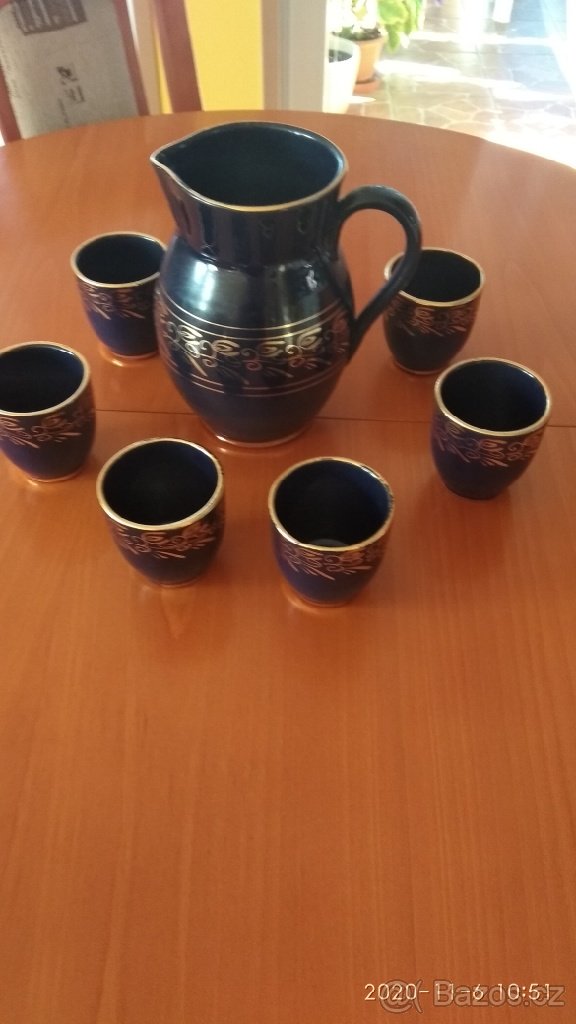 Džbánek s kalíšky