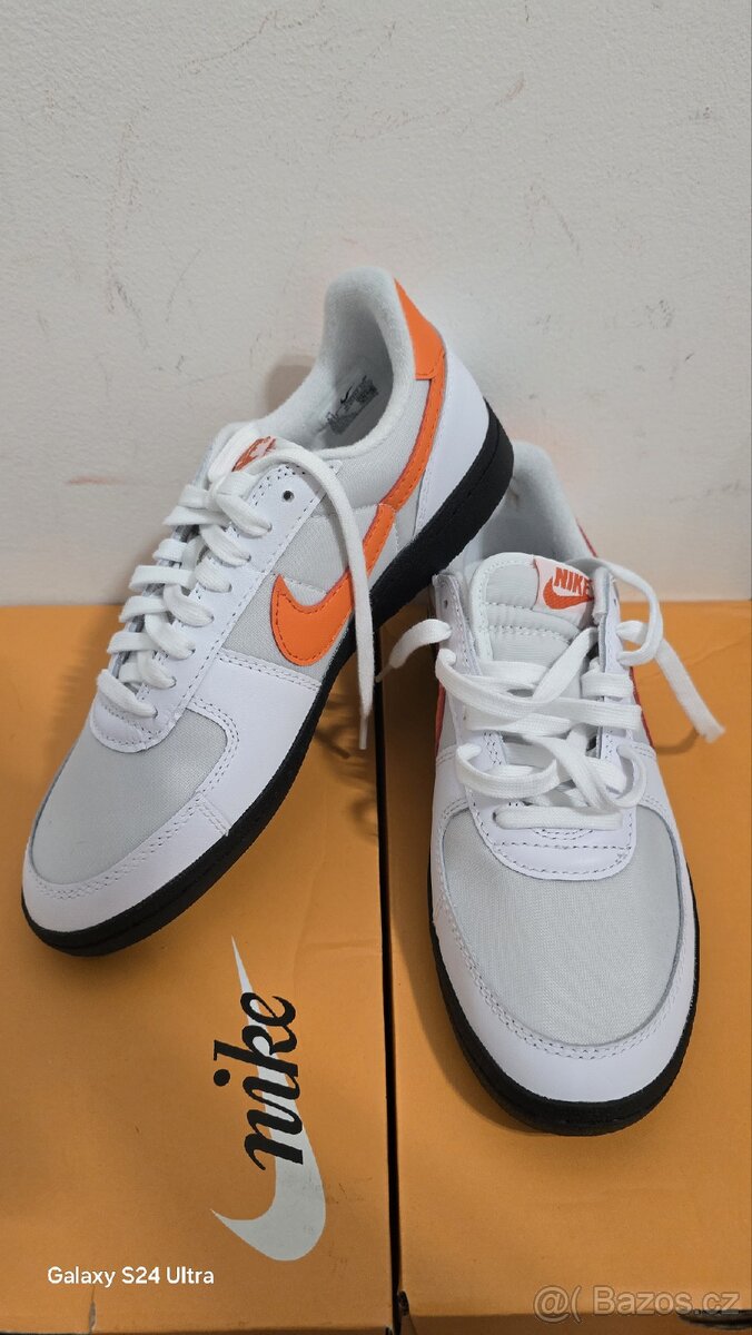 Nike Field General 82