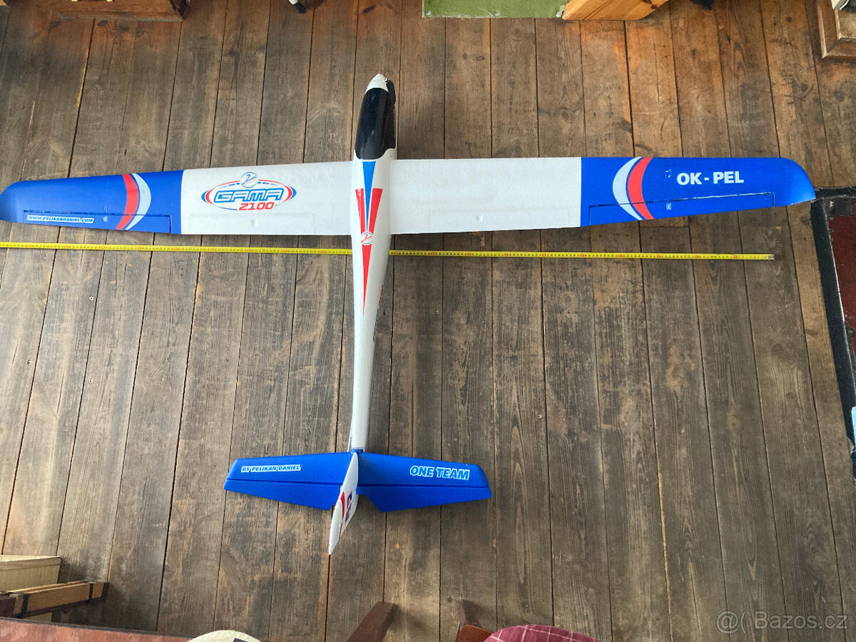 Model větroně Gama 2100