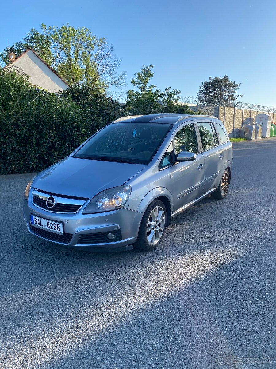 Opel Zafira 1.9CDTi 110kW automat 7míst,ServisOpel