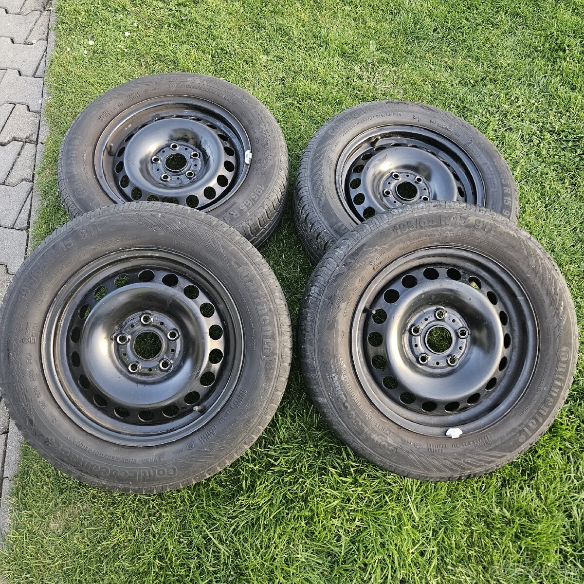 Plechové disky 15" 5x112 se staršími letními pneu 195/65R15