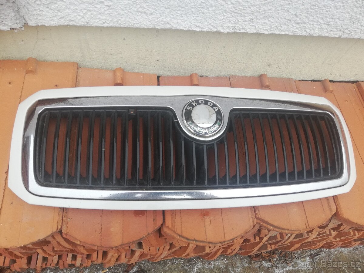 Fabia 1 mřížka kapoty bílá 1026