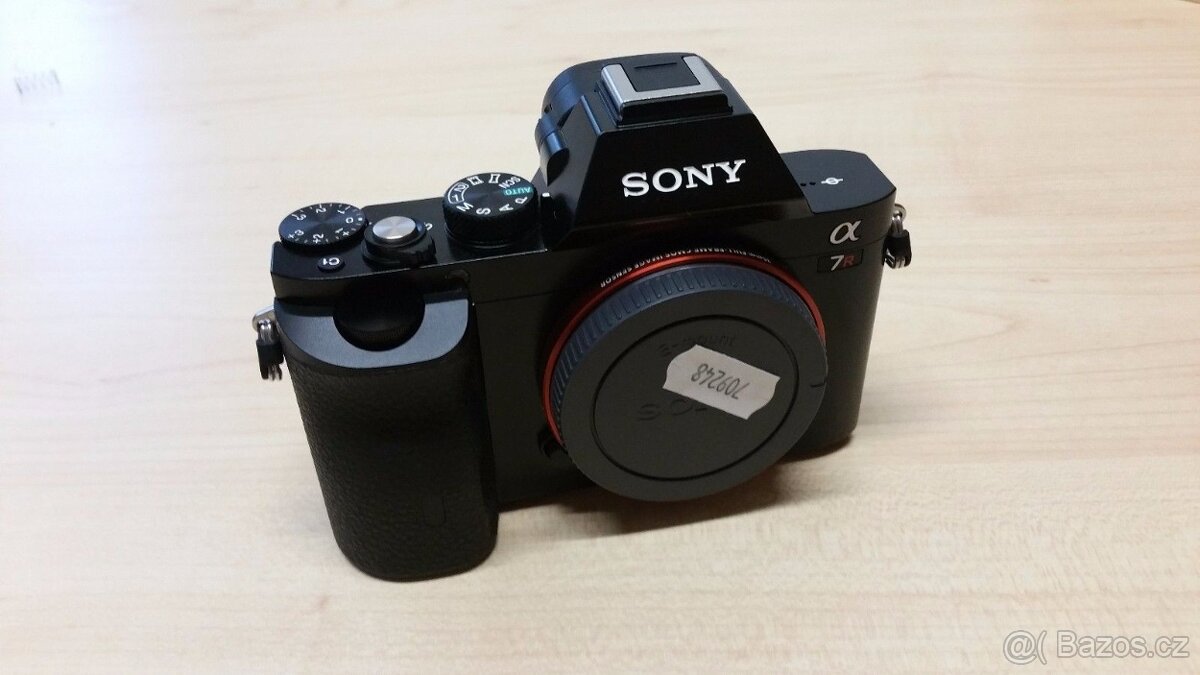 Sony alpha 7r včetně dvou objektivů, stativu, batohu atd.