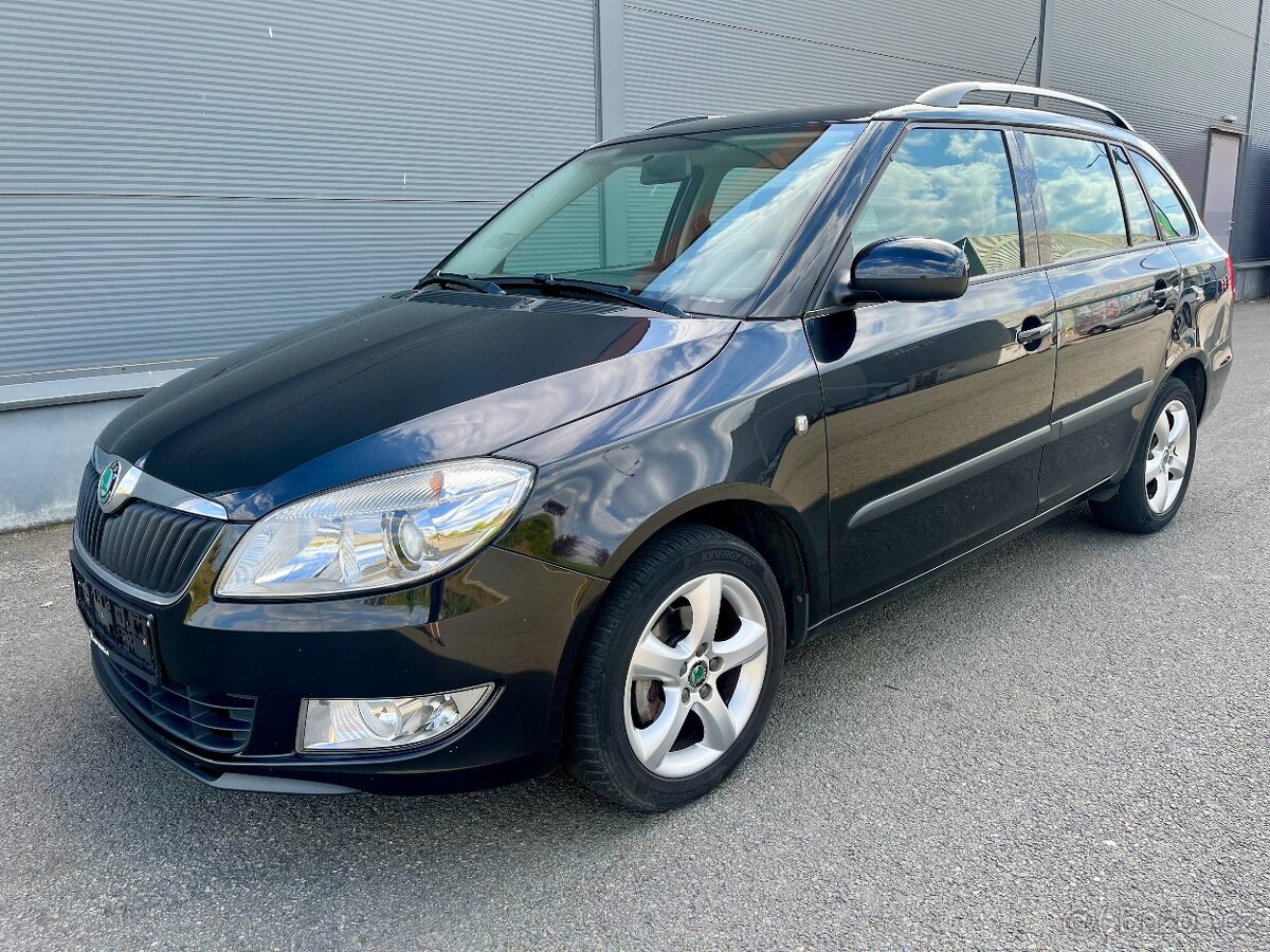 Škoda Fabia Combi 1.2TSI 63kw VÝHŘEV Senzory TEMPOMAT Aux