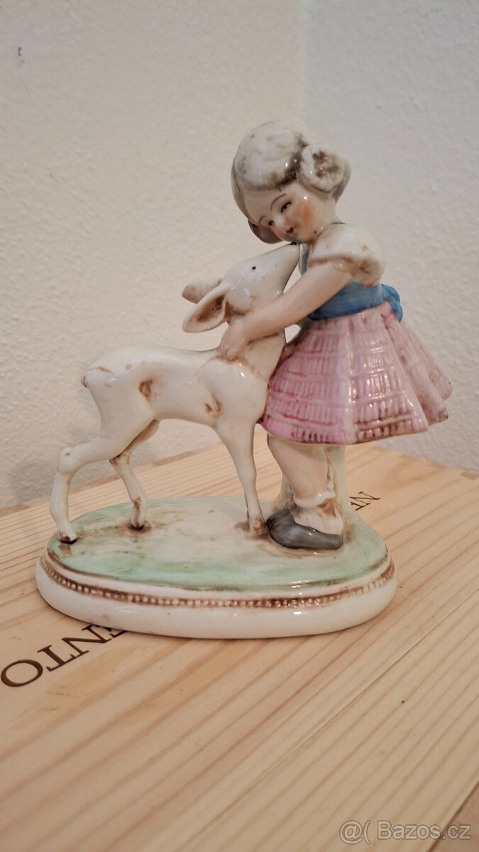 Starožitná porcelánová soška