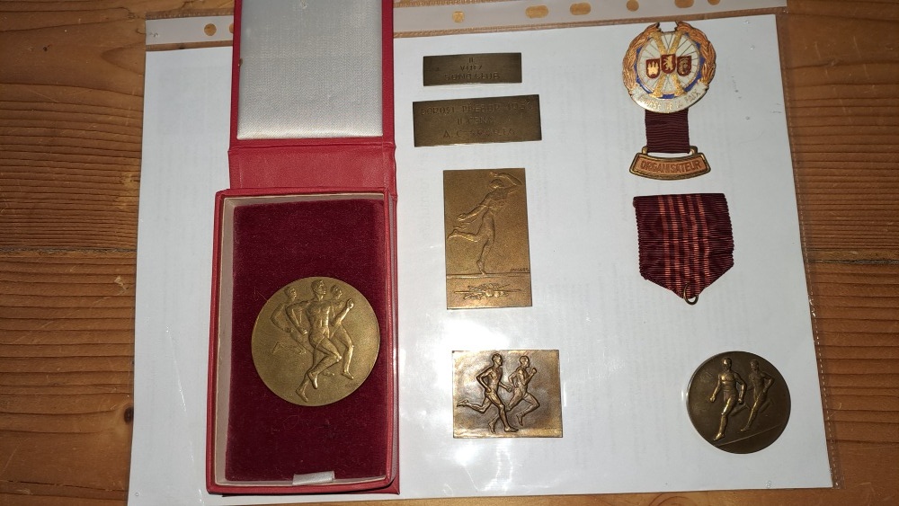 STARÉ MOSAZNÉ MEDAILE ZE 30.let
