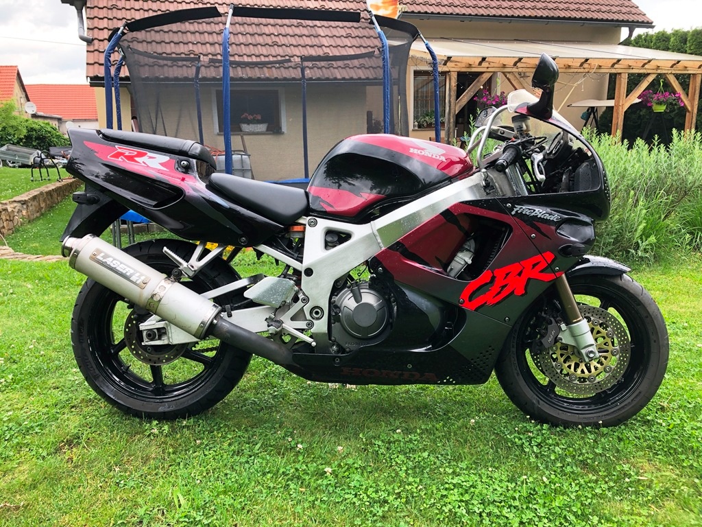 Honda CBR 900RR, SC28, původní plasty, lak i polepy