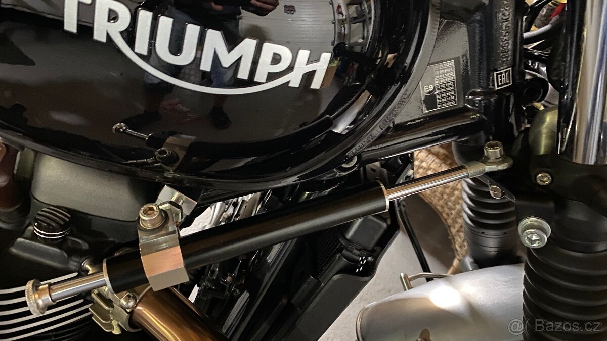 Triumph Street twin 900