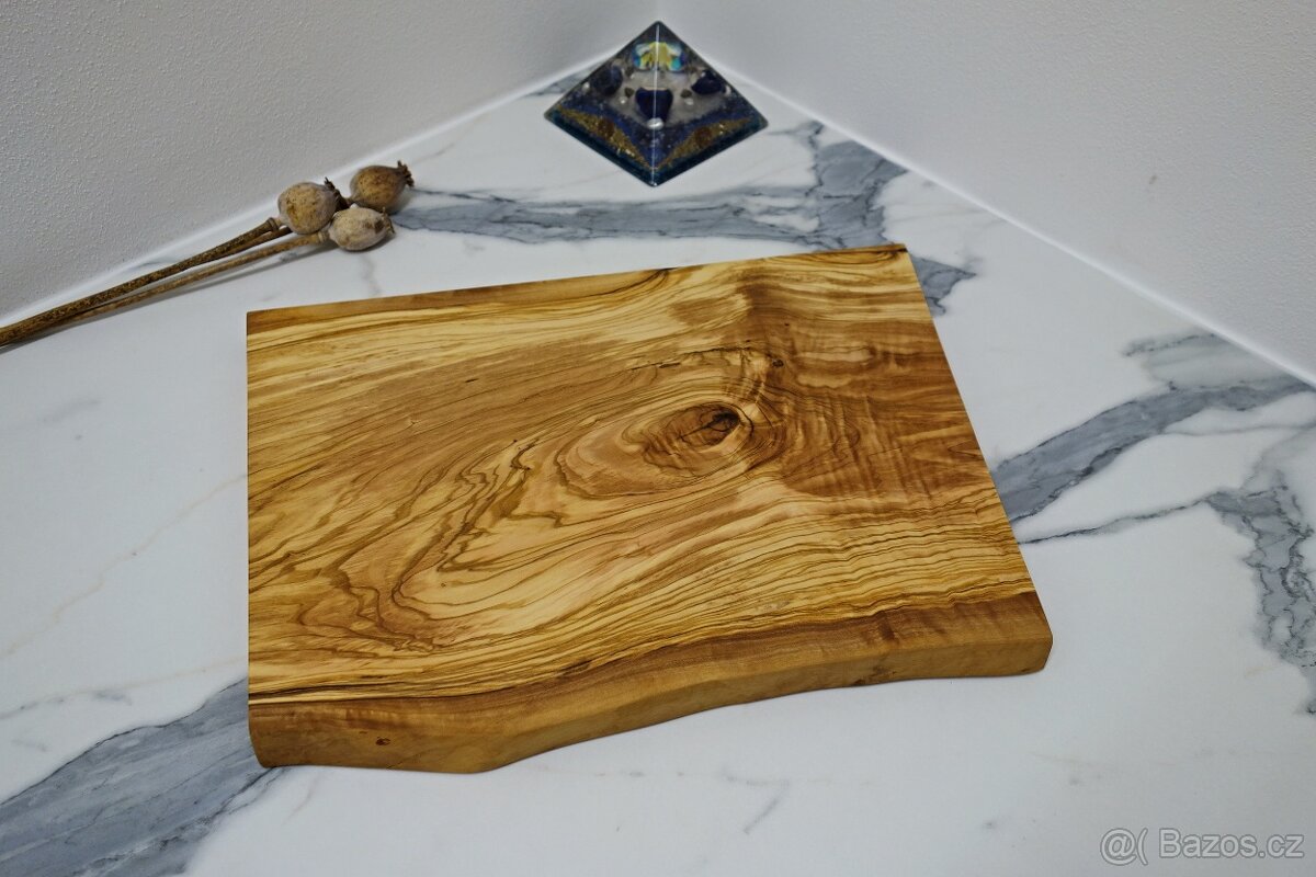 Olivové prkénko nepravidelné 380 x 280 x 21 mm