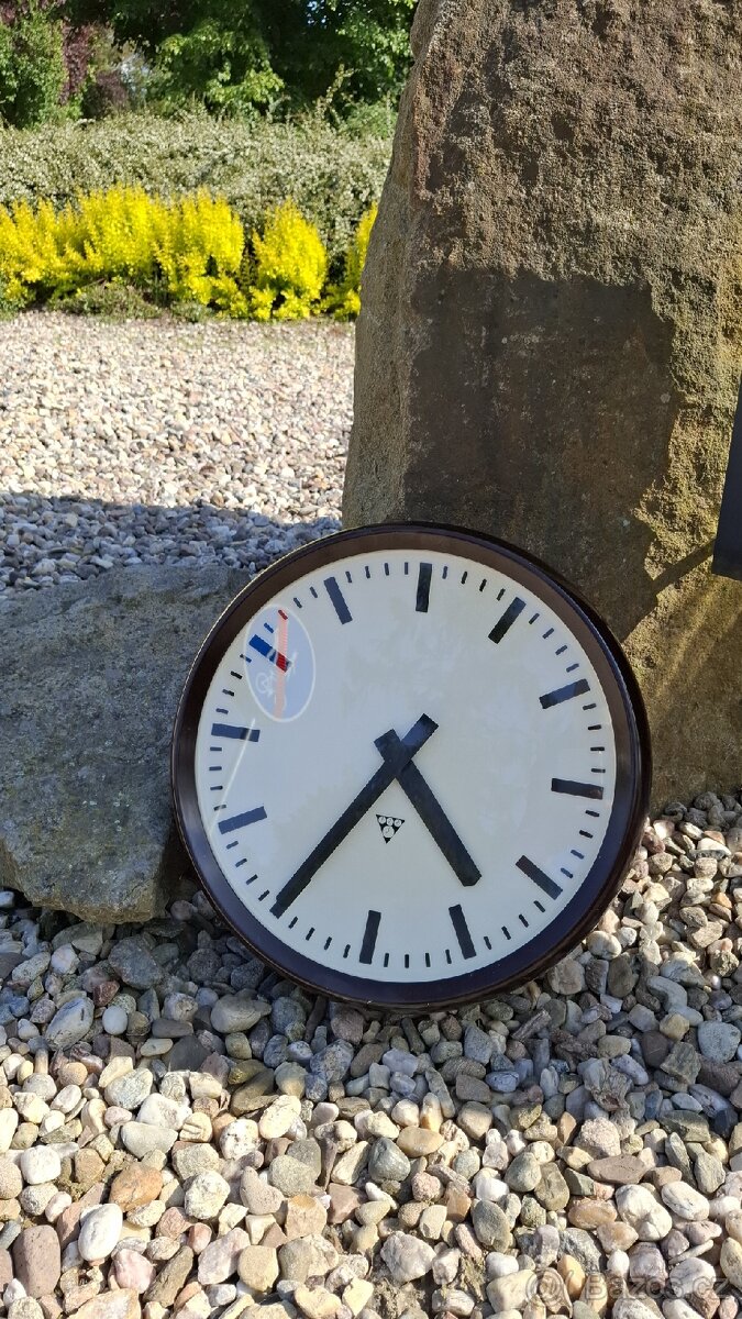 Retro industrialni hodiny Pragotron 50 cm
