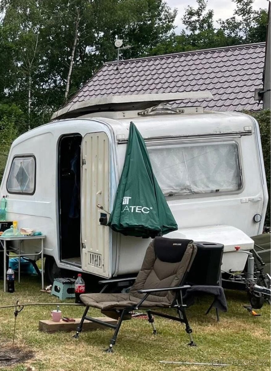 Polský karavan niewadov 126