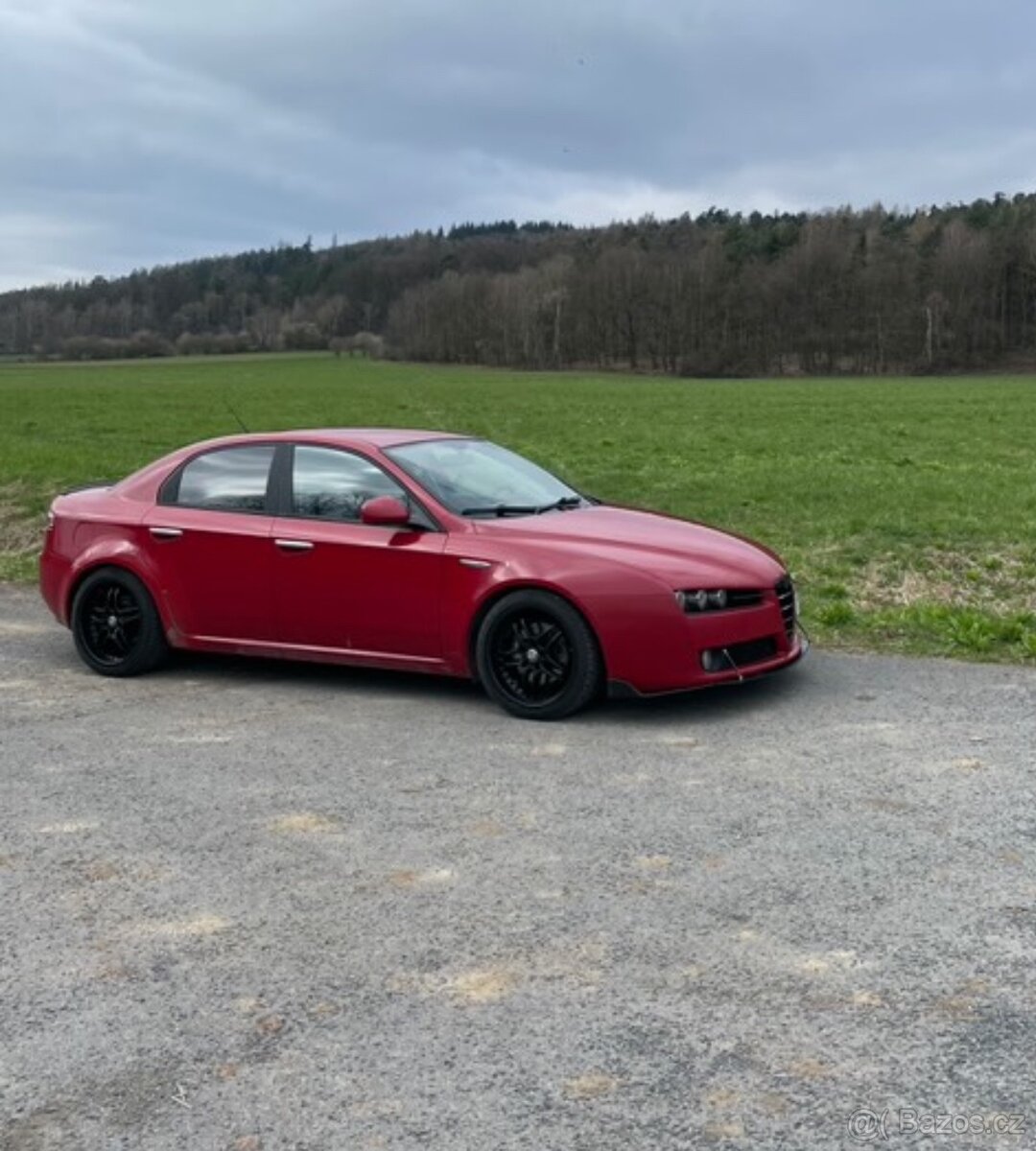 Alfa Romeo 159 1.9 JTDm 110 kW – kráska, co ví, jak jezdit