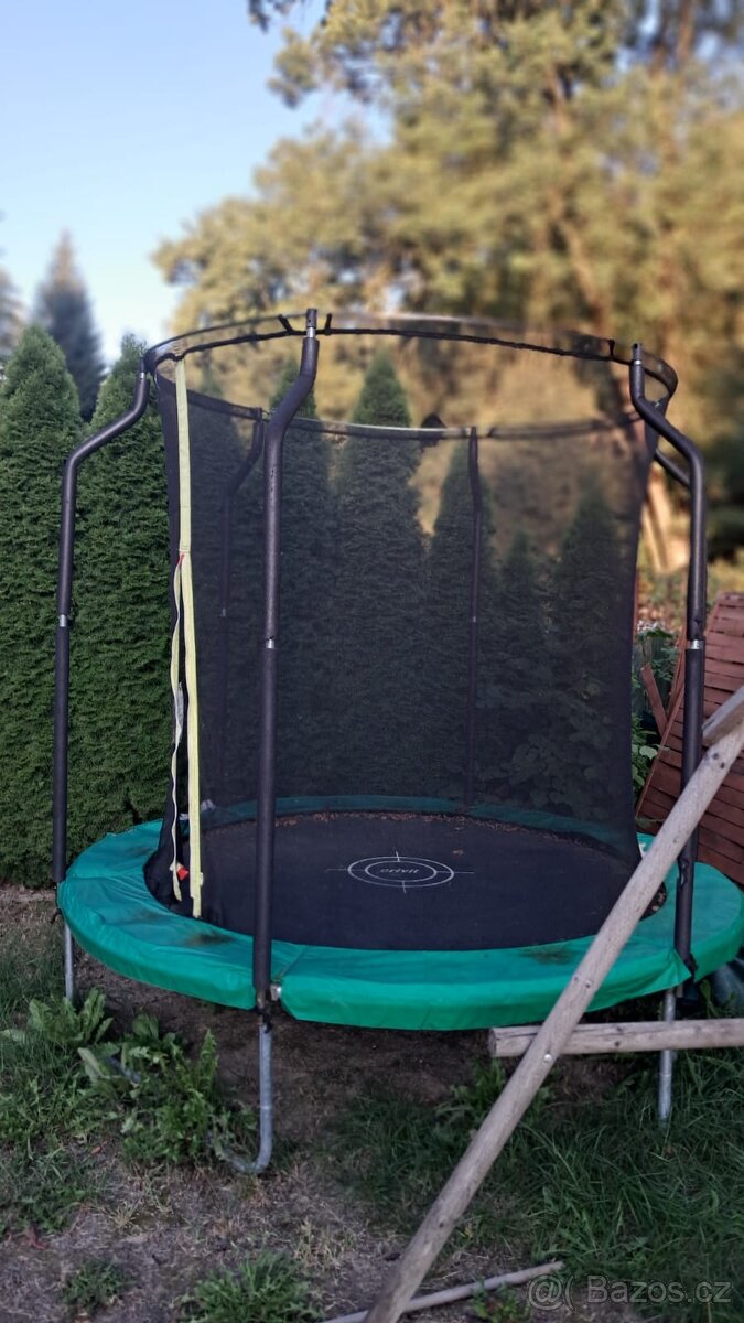 Zahradní trampolína