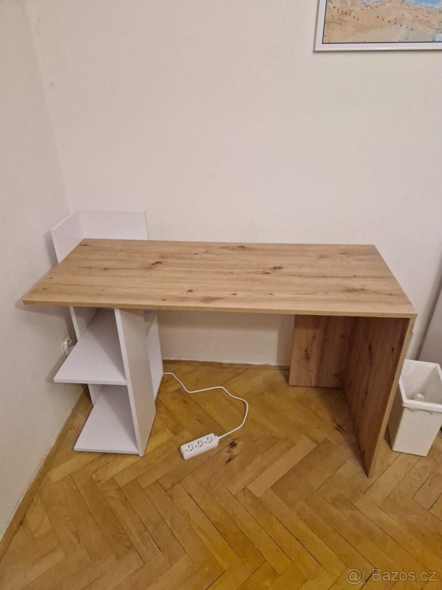 Psací stůl