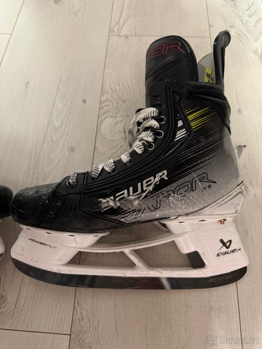 HOKEJOVÉ BRUSLE BAUER HYPERLITE 2 VEĽKOSŤ 6 fit1