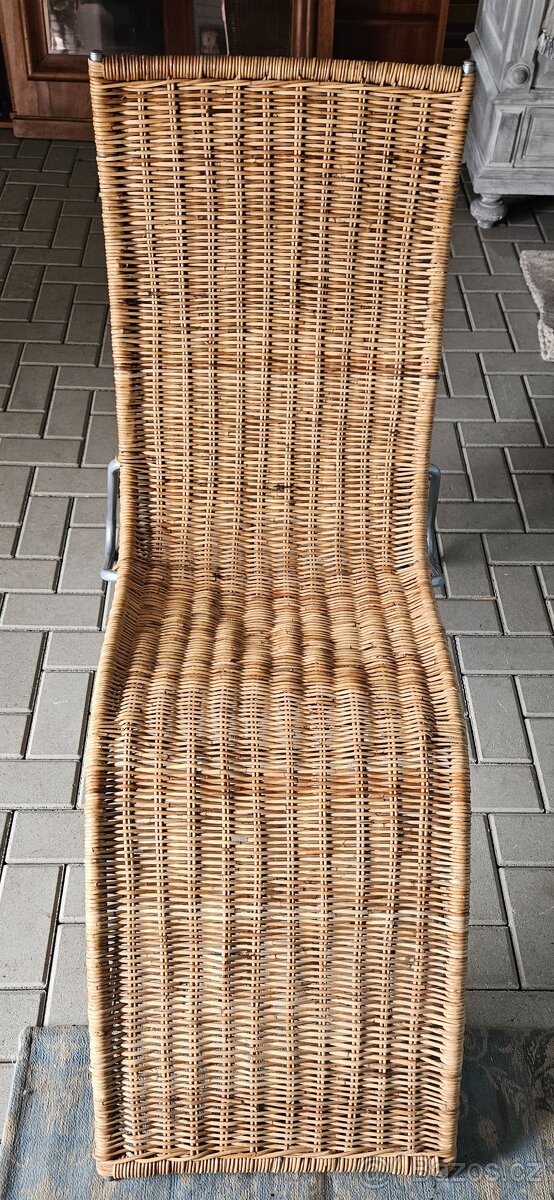 Zahradni lehátko proutěné