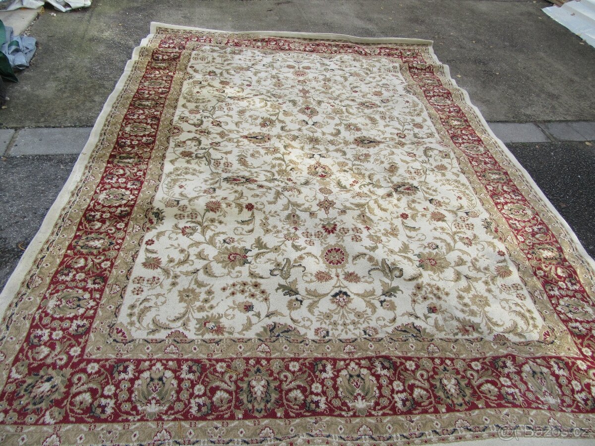 Nabízím zajimavy perský koberec. Materiál PP. Původní stav.