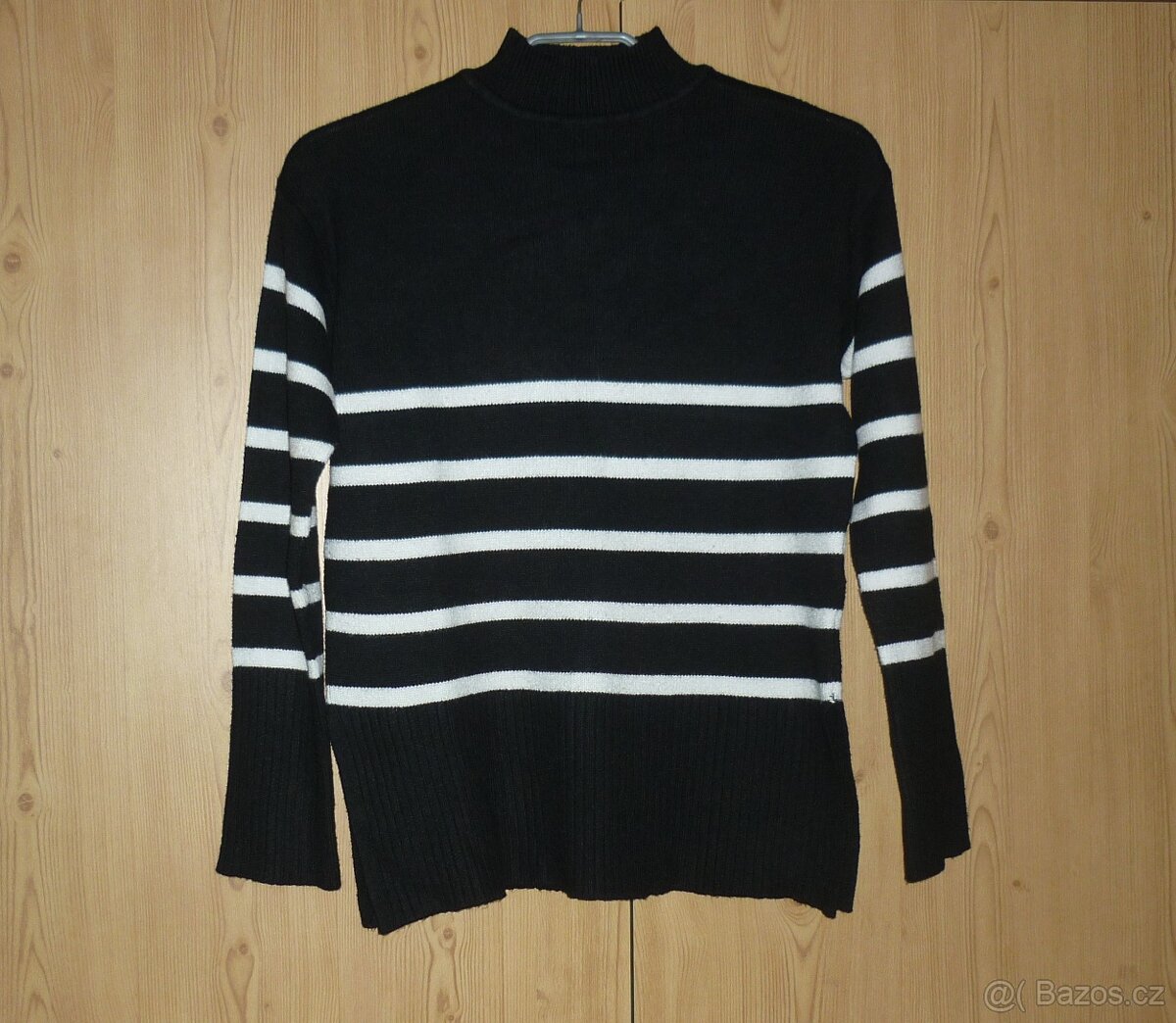 Černo-bílý proužkovaný svetr Takko Fashion