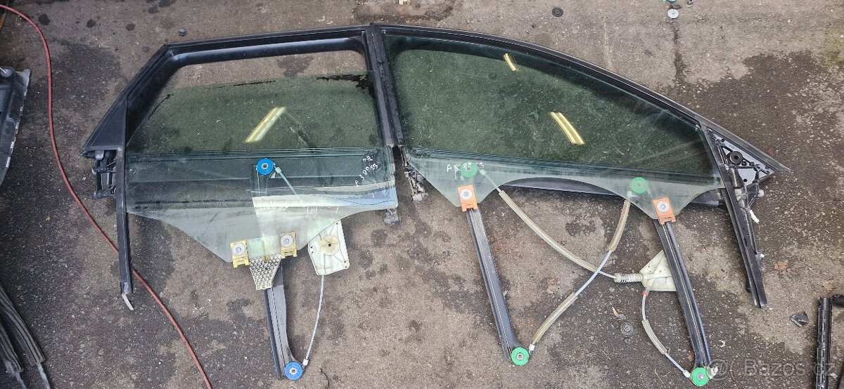 Prave predni prave zadni okno prava stahovacka audi a3 8P