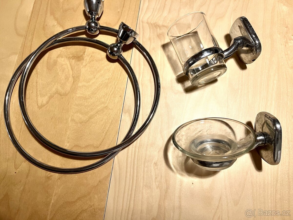 Sada držáků do koupelny - na ručníky, kartáčky a mýdlo