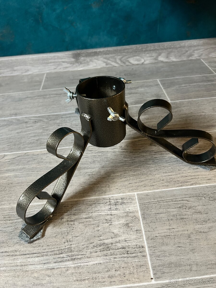 Stojan na vánoční stromeček