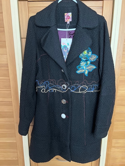 Dámský černý kabát s výšivkami, vel.L, NOVÝ