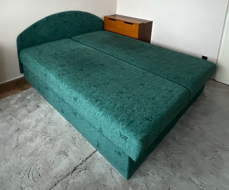 Postel čalouněná s úložným prostorem