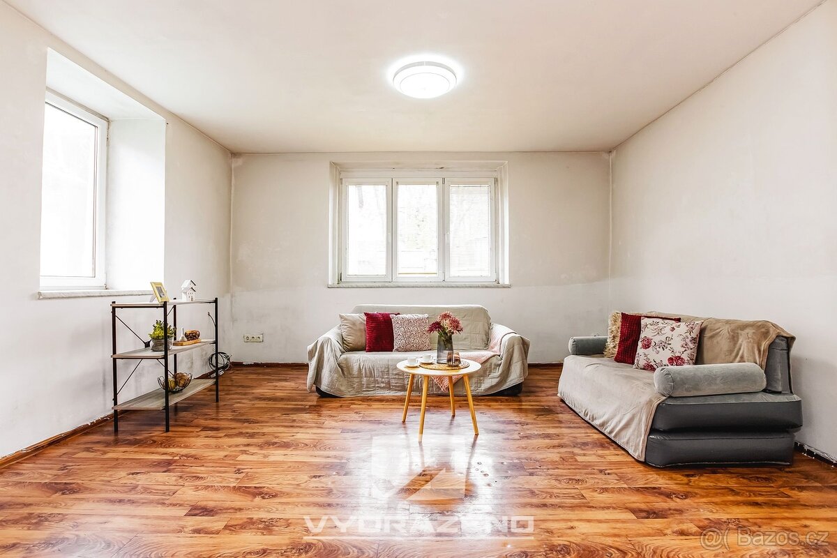 Dům (242 m2) s byty 4+kk (95,4 m2) a 3+kk (146,8 m2) v OV, Č