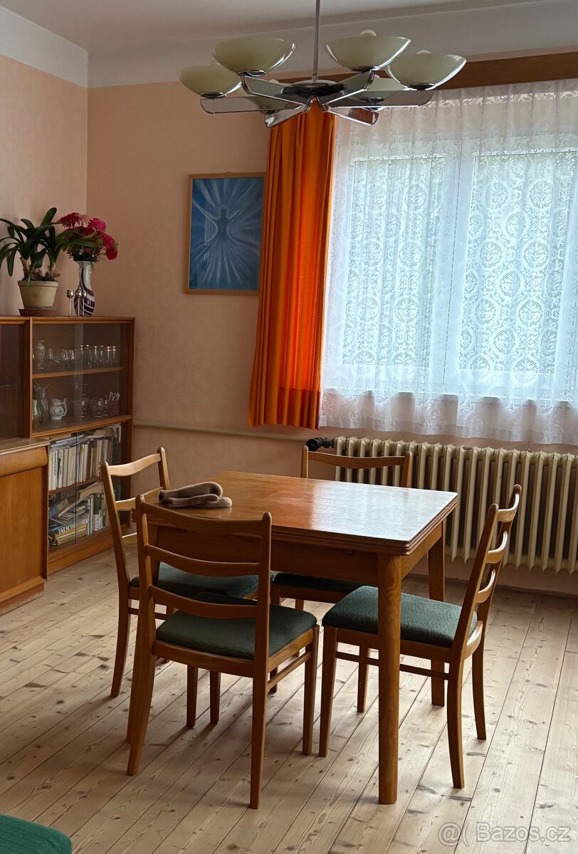 Prodej jídelní sestavy – stůl + 4 židle