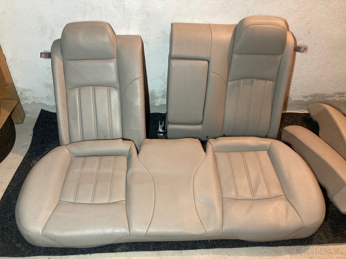 Chrysler 300c sedačky