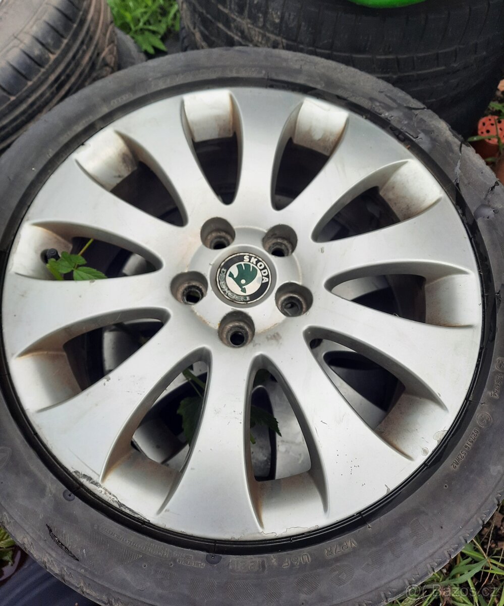 nd z škoda superb 2 125kw černá hnedá