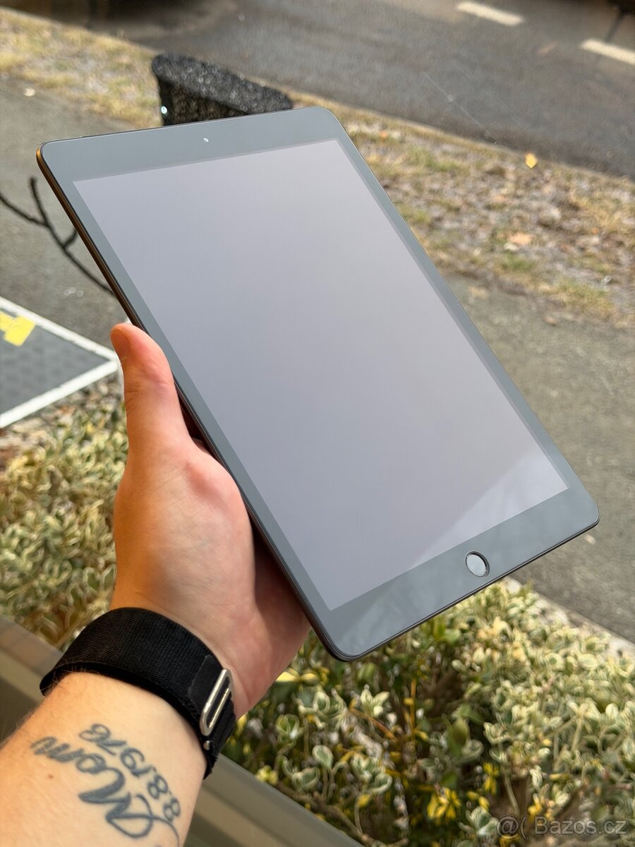 Apple iPad 8 - CELLULAR - 12M ZÁRUKA