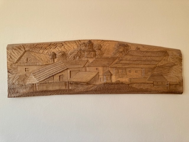 Ručně vyřezávaný dřevěný obraz