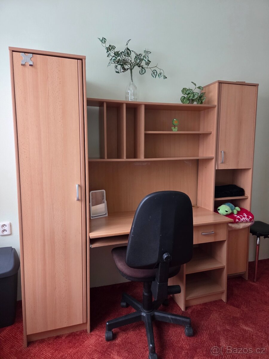 Pracovní stěna - stůl s úložným prostorem