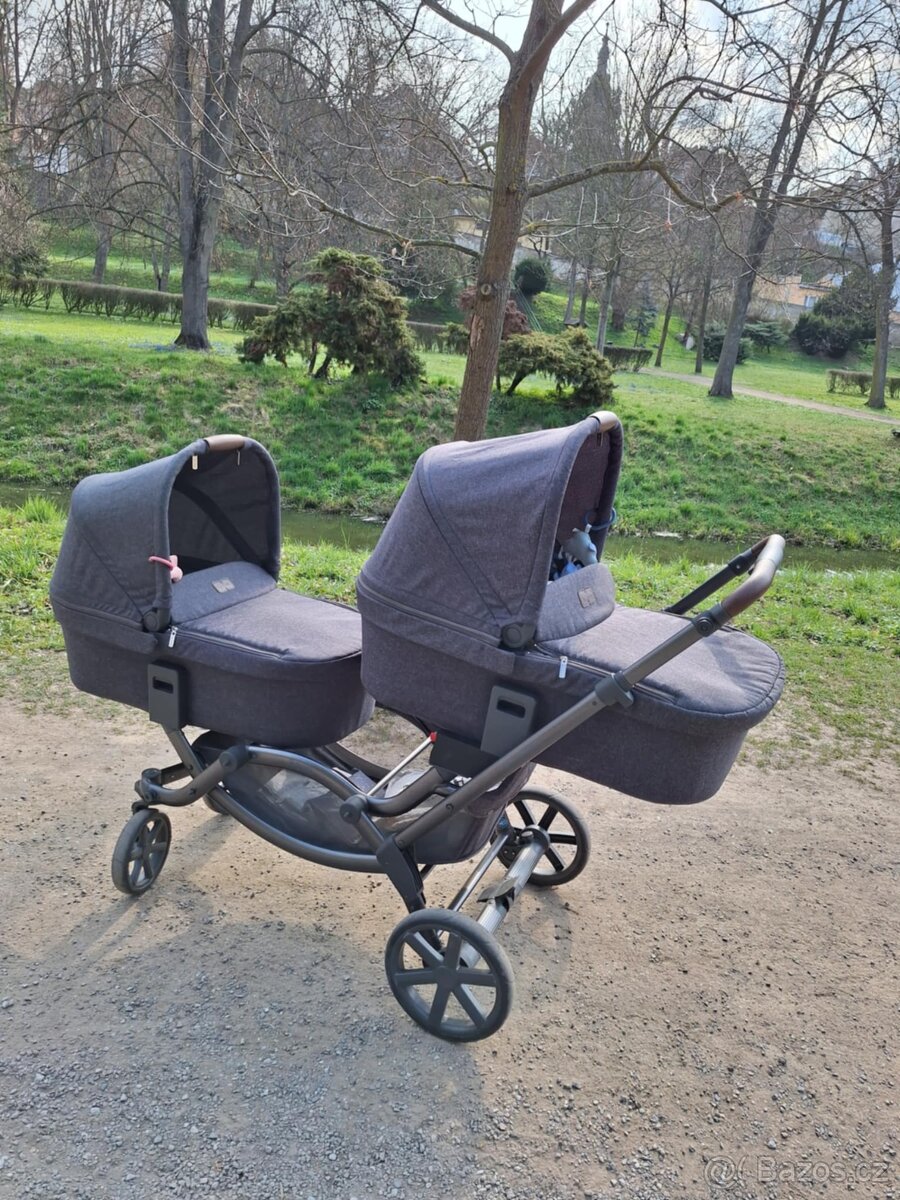 Kočárek pro dvojčata ABC