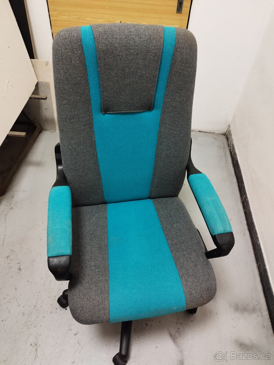 Kancelářské křeslo