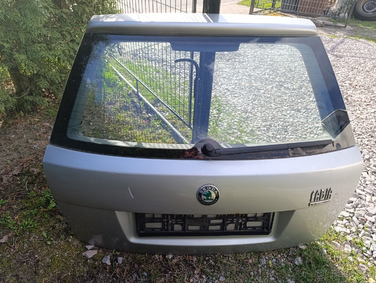 Fabia 1 víko kufru