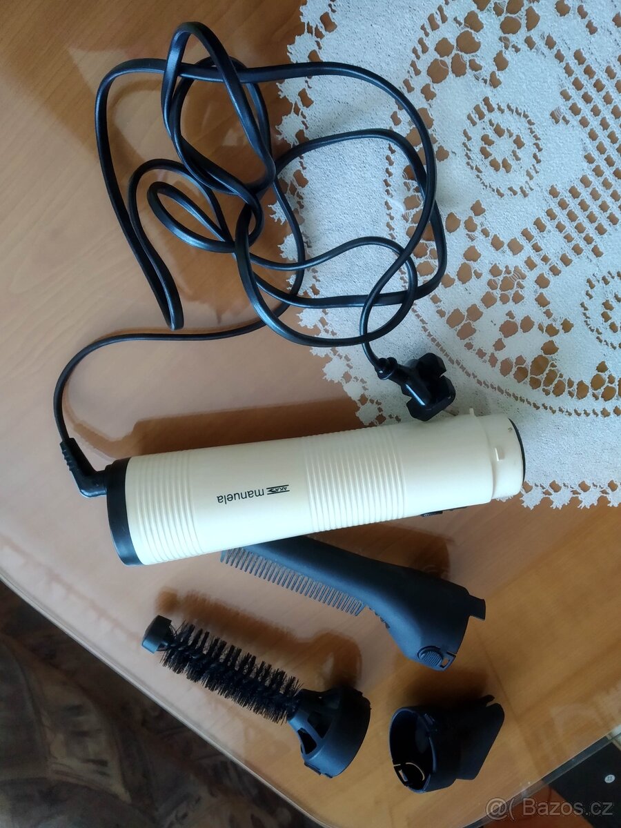 Vysoušeč vlasů