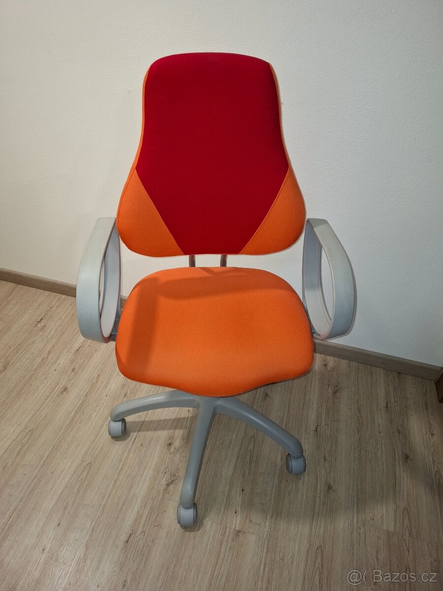 Dětská otočná židle