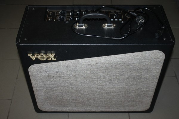 lkytarové kombo VOX 60 s 2 lampama