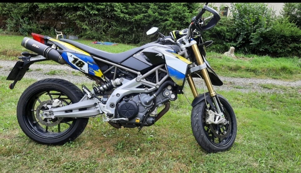 Aprilia dorsoduro 750
