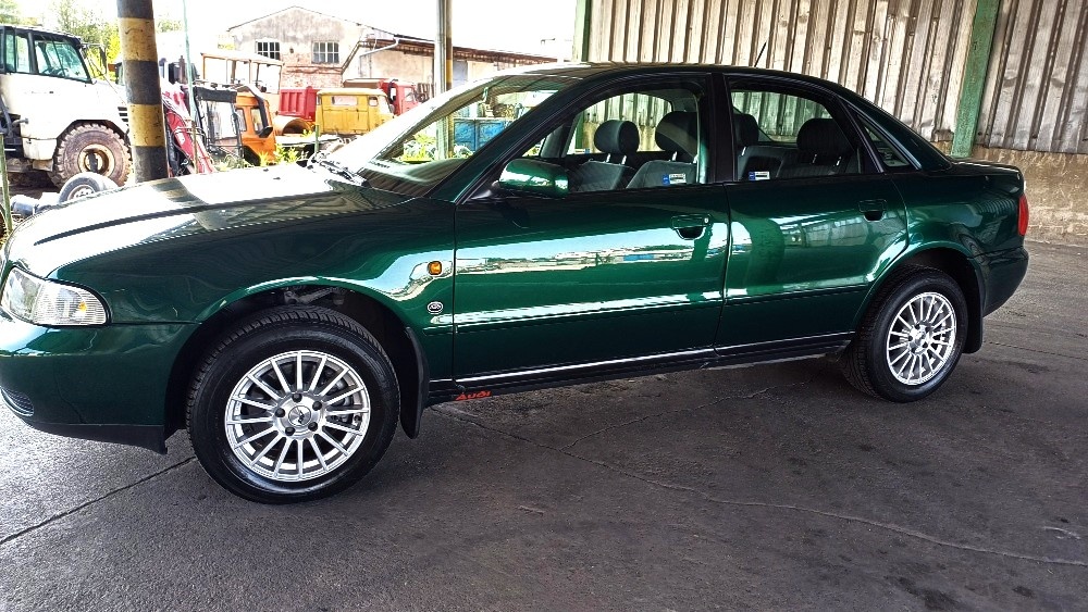 audi a4 1.8 t ( unikatni stav )