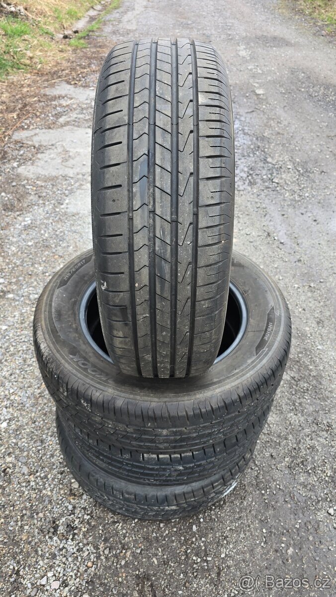 Prodám 4x letní pneu Hankook 215/65 R17