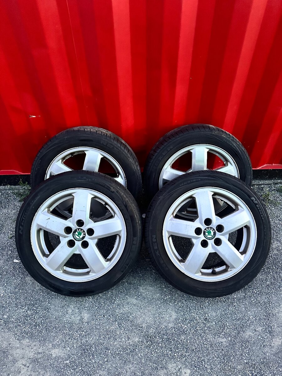 Alu kola Škoda 15 s letními pneu